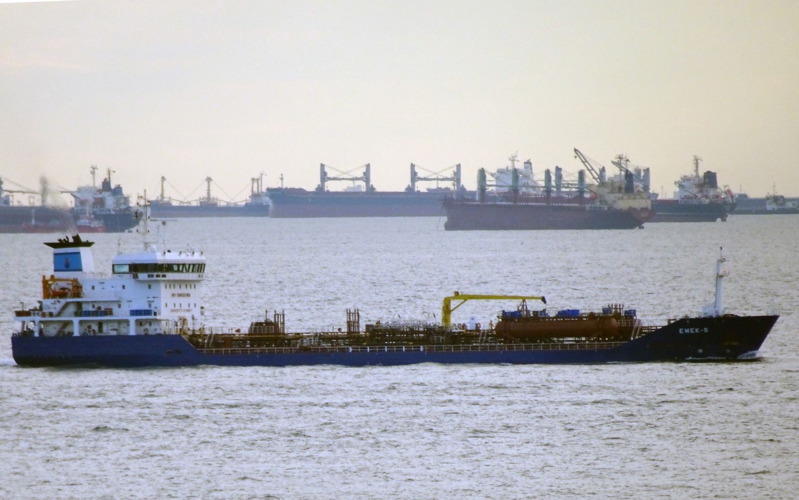 Base oil tanker