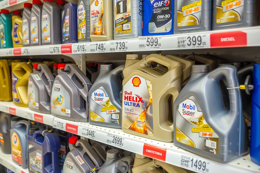 Motor oil on shelves at store in Samara