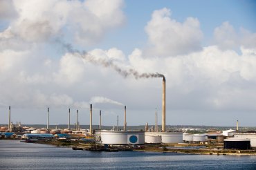 Isla Refinery Takes Next Step In Operator Search