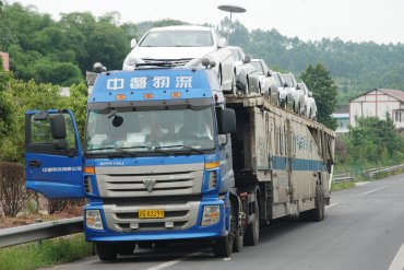 Heavy truck transports cars in China