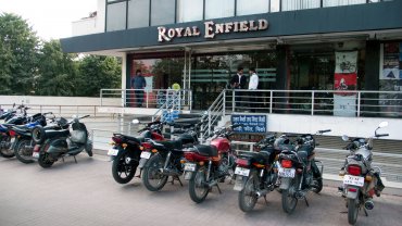 India Auto Sales Drop Amid Weak Demand
