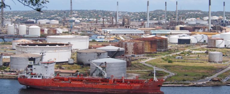 Consortium Seeks Isla Refinery Deal