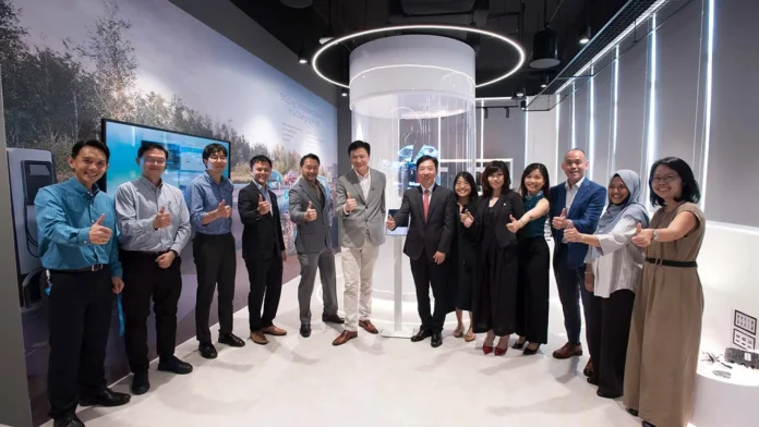 Lubrizol-Aster-group-photo-1